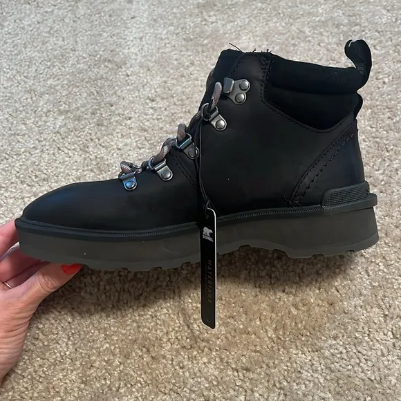 Sorel women’s hi line hiker hiking hike boot black leather waterproof size 8 9