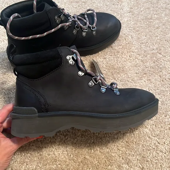 Sorel women’s hi line hiker hiking hike boot black leather waterproof size 8 9