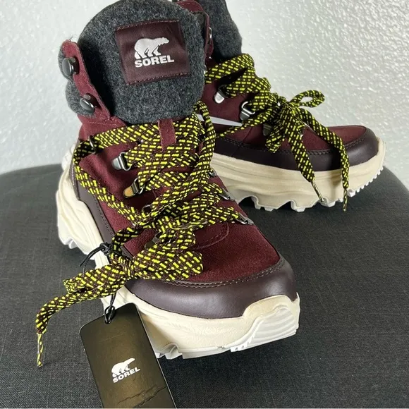 Sorel Women’s Kinetic Breakthru Conquest Waterproof Boots Size 7.5