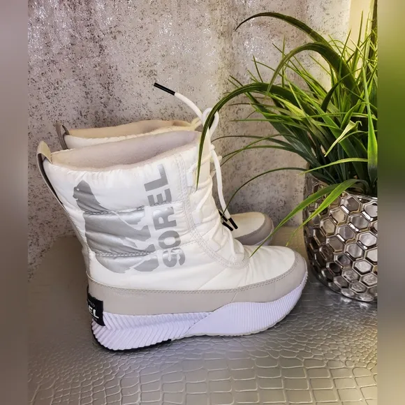 Sorel Women's Out N About III Waterproof   Nubuck Mid Calf White Winter Boots