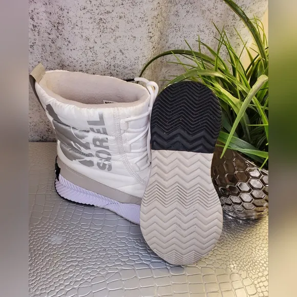 Sorel Women's Out N About III Waterproof   Nubuck Mid Calf White Winter Boots