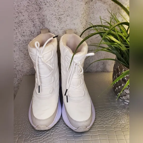 Sorel Women's Out N About III Waterproof   Nubuck Mid Calf White Winter Boots