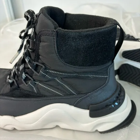 SORELKinetic Impact Conquest Black Sea Salt Waterproof Sneaker Boots Size 9