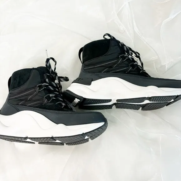 SORELKinetic Impact Conquest Black Sea Salt Waterproof Sneaker Boots Size 9