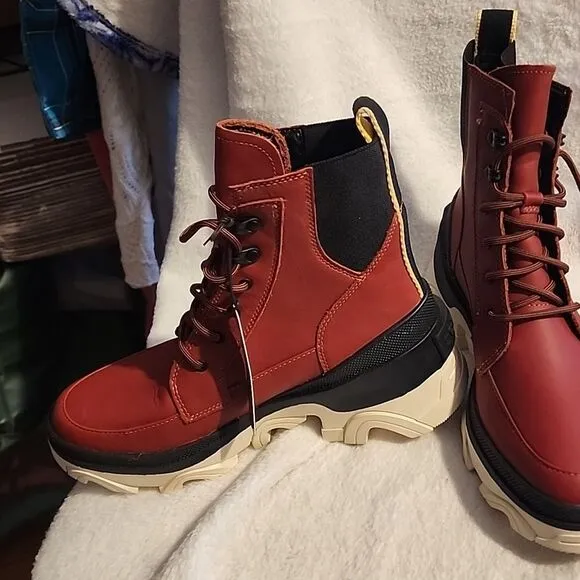 Sorel waterproof boots size 7.5 NWT
