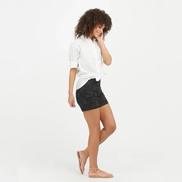 Spanx Sunshine Shorts, 6&quot;  Black Camo Large NWT