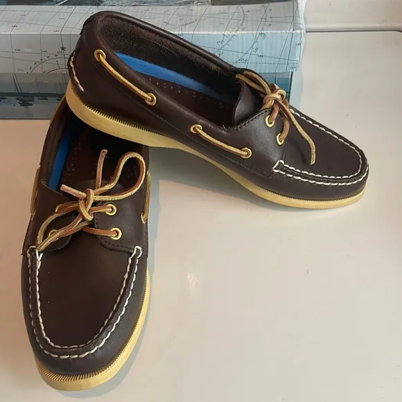 Sperry 9195017 Topsider women’s original 2 Eye boat brown shoes 7 1/2