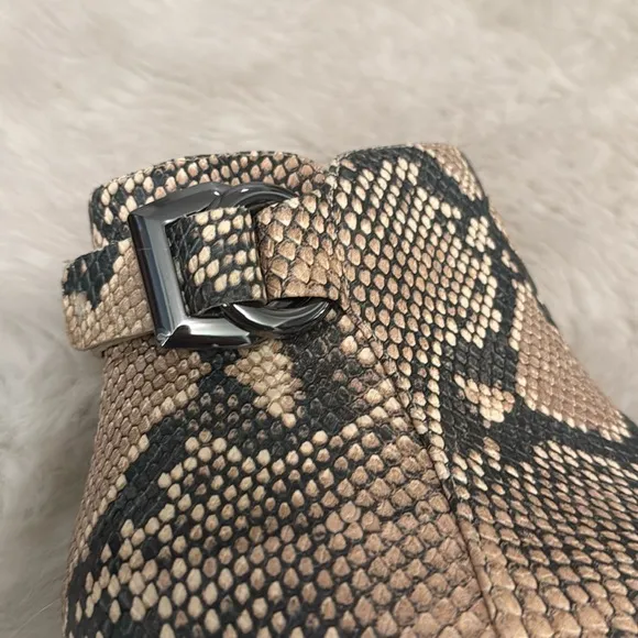STEVE MADDEN Ringer Snakeskin Print Leather Ankle Boots ~ Like New
