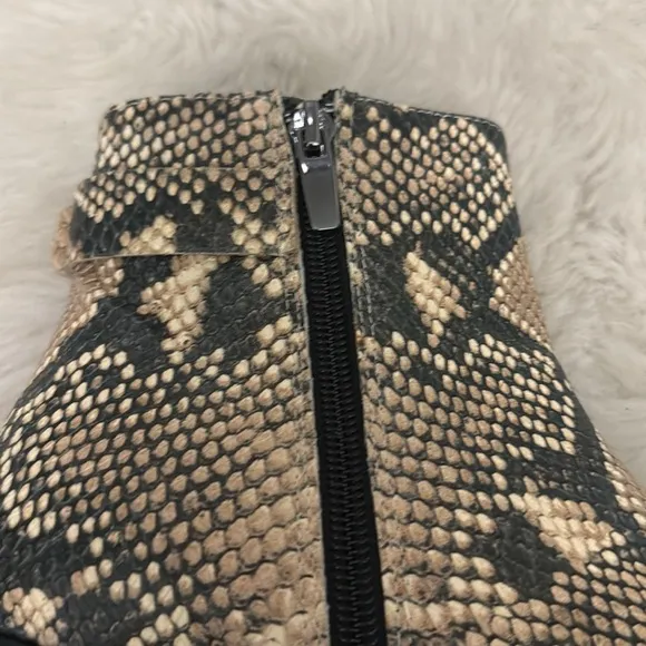 STEVE MADDEN Ringer Snakeskin Print Leather Ankle Boots ~ Like New