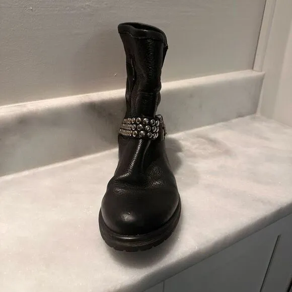 Steve Madden Pebbled Leather Frankie Black Silver Studded Moto Boots Size 10