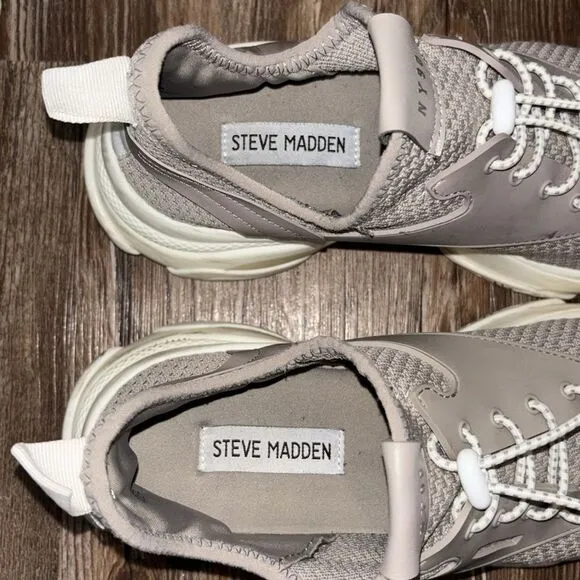 Steve Madden woman’s athletic shoes lite weight breathable mesh size 8M.