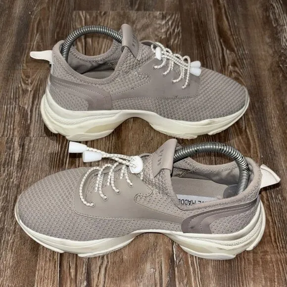 Steve Madden woman’s athletic shoes lite weight breathable mesh size 8M.