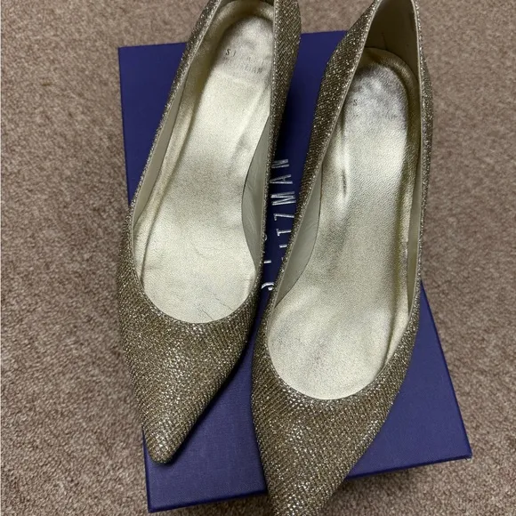 Stuart Weitzman Size 9 Gold Women's kitten heels