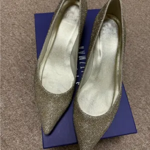 Stuart Weitzman Size 9 Gold Women's kitten heels