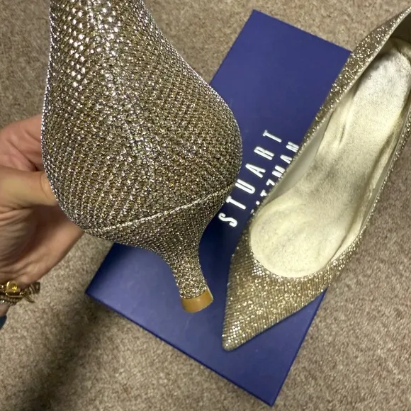 Stuart Weitzman Size 9 Gold Women's kitten heels