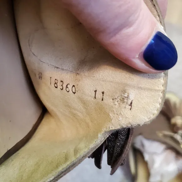 STUART WEITZMAN Women 11 Two-Tassels Leather Slide On Sandals Shoes Gold Alewash