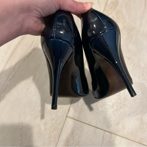 Stuart Weitzman Women's Blue ombré Peep Toe Heels size 7