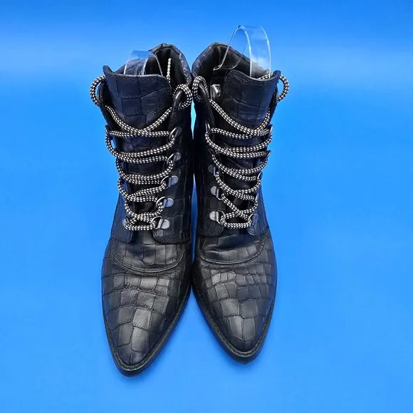 Stuart Weitzman x Gigi Hadid Ankle Booties   Lace Up Pointed Toe Size 7 EUC