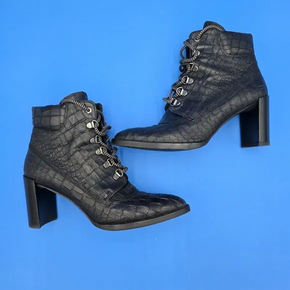 Stuart Weitzman x Gigi Hadid Ankle Booties   Lace Up Pointed Toe Size 7 EUC