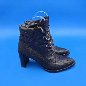 Stuart Weitzman x Gigi Hadid Ankle Booties   Lace Up Pointed Toe Size 7 EUC