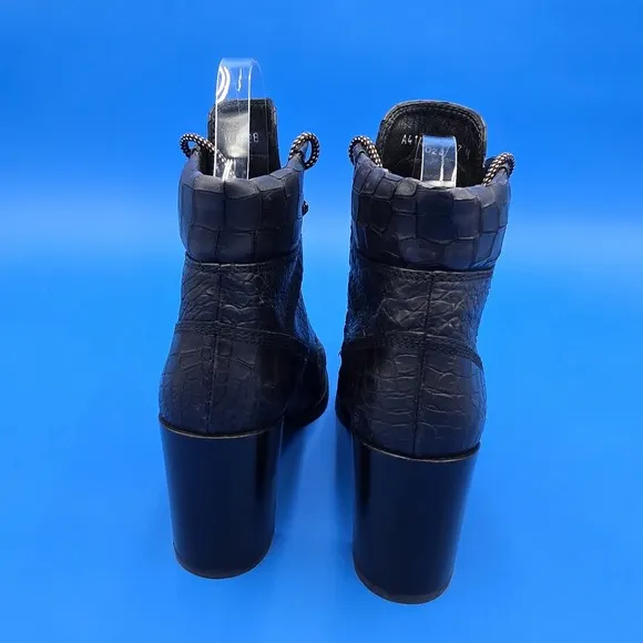 Stuart Weitzman x Gigi Hadid Ankle Booties   Lace Up Pointed Toe Size 7 EUC
