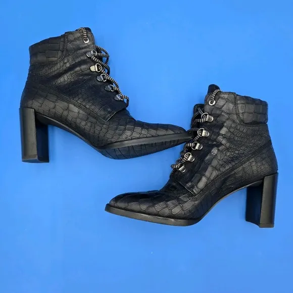 Stuart Weitzman x Gigi Hadid Ankle Booties   Lace Up Pointed Toe Size 7 EUC
