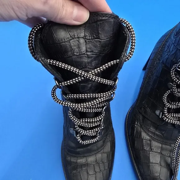 Stuart Weitzman x Gigi Hadid Ankle Booties   Lace Up Pointed Toe Size 7 EUC