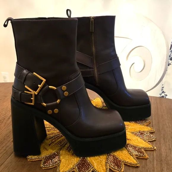 Stylish Brown Platform Ankle Boots