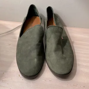 Suade lucky brand slip on shoes