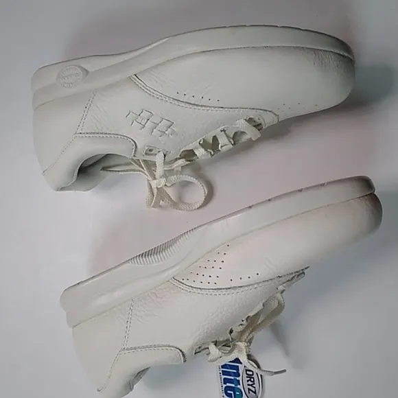SUPREMES BY SOFT SPORT LEATHER UPPER WOMEN'S SHOES SIZE 9W