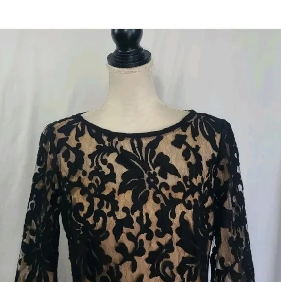 Tadashi Shoji Embroidered Lace 3/4 Sleeve Dress Sheer Cut Out Detail US 8
