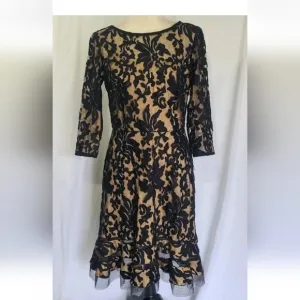 Tadashi Shoji Embroidered Lace 3/4 Sleeve Dress Sheer Cut Out Detail US 8