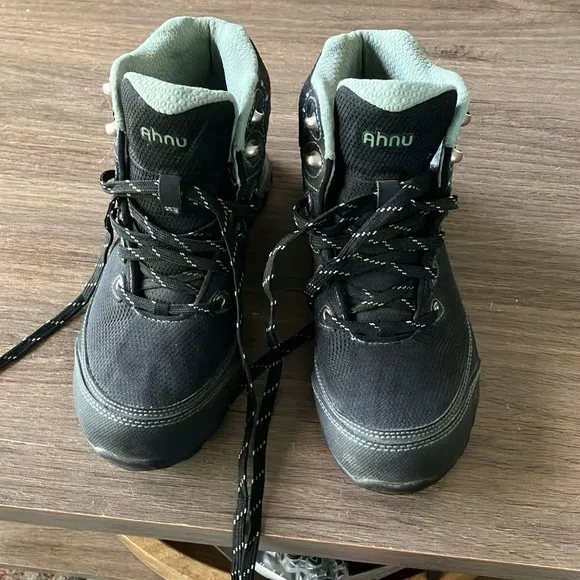 🔥🔥🔥TEVA AHNU SUGARPINE II women’s hiking boots🔥🔥🔥