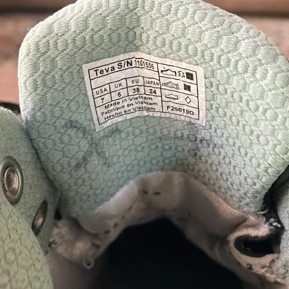 🔥🔥🔥TEVA AHNU SUGARPINE II women’s hiking boots🔥🔥🔥