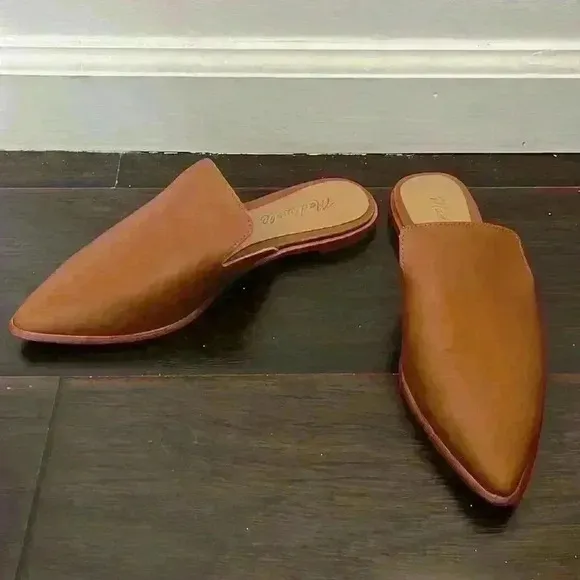 The Gemma Mule in Leather sz 5.5