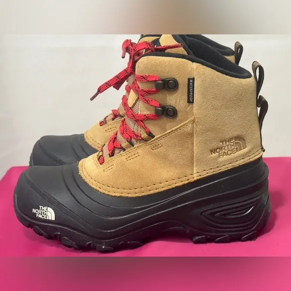 The North Face Big Kid Chilkat V Lace Waterproof Boot Almond Butter/TNF Black 4M