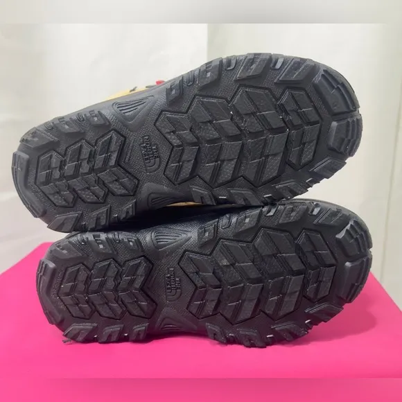 The North Face Big Kid Chilkat V Lace Waterproof Boot Almond Butter/TNF Black 4M