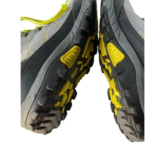 The North Face Chilkat Le Boots - Men's Waterproof Size 8.5 Gray &amp; Black
