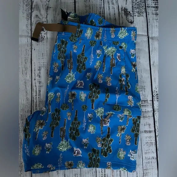 The North Face Class V Belted Trunk zippered cargo pockets blue cactus print NWT