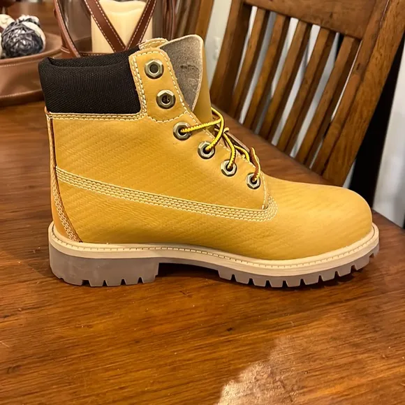 Timberland 6” Prem WPBT Wht CF Helcor waterproof boots size 4 Youth Junior Boys