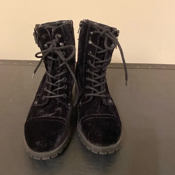 Timberland Black Nubuck Leather/Velvet Cuff Women’s Boots Size 7.5