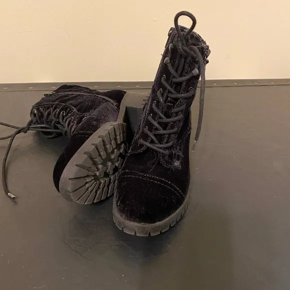 Timberland Black Nubuck Leather/Velvet Cuff Women’s Boots Size 7.5