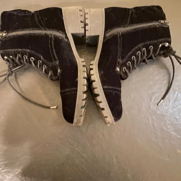 Timberland Black Nubuck Leather/Velvet Cuff Women’s Boots Size 7.5