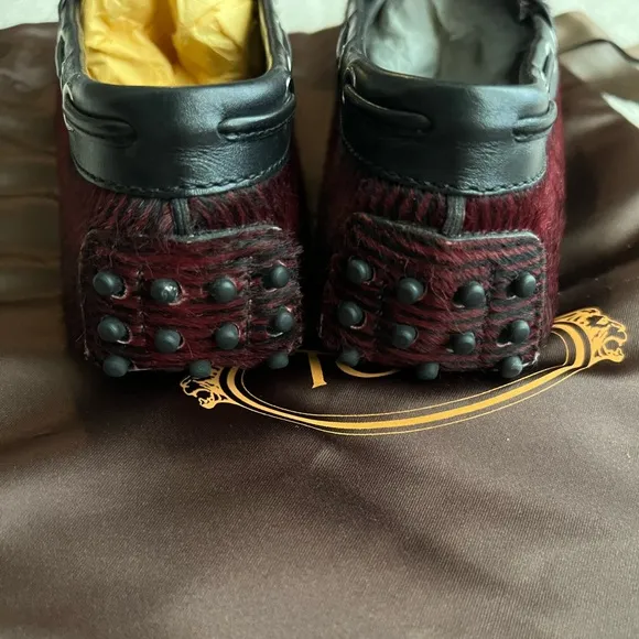 Tod’s Gommino Driving Shoes in Maroon/Black Fur. Size 38.