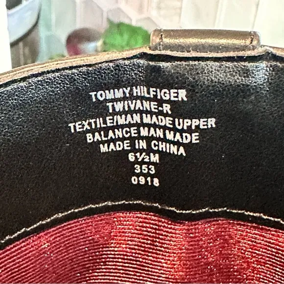 TOMMY HILFIGER Ivane Black Leather Boots with Sliver Monogram