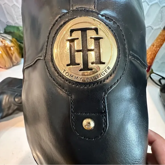 TOMMY HILFIGER Ivane Black Leather Boots with Sliver Monogram