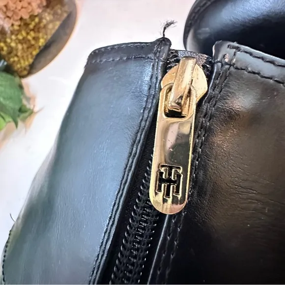 TOMMY HILFIGER Ivane Black Leather Boots with Sliver Monogram