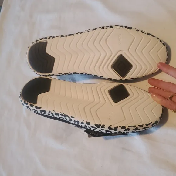 TOMS Black Canvas Leopard Ortholite Slip-On Shoes Sz. 10 Sneakers