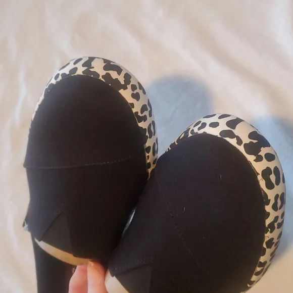 TOMS Black Canvas Leopard Ortholite Slip-On Shoes Sz. 10 Sneakers