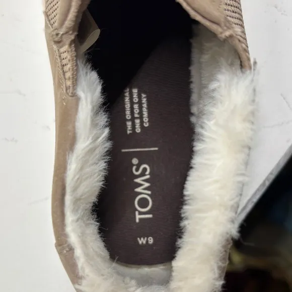 TOMS New Women’s size 9 Bryce Suede Faux Fur Trim High Top Sneakers